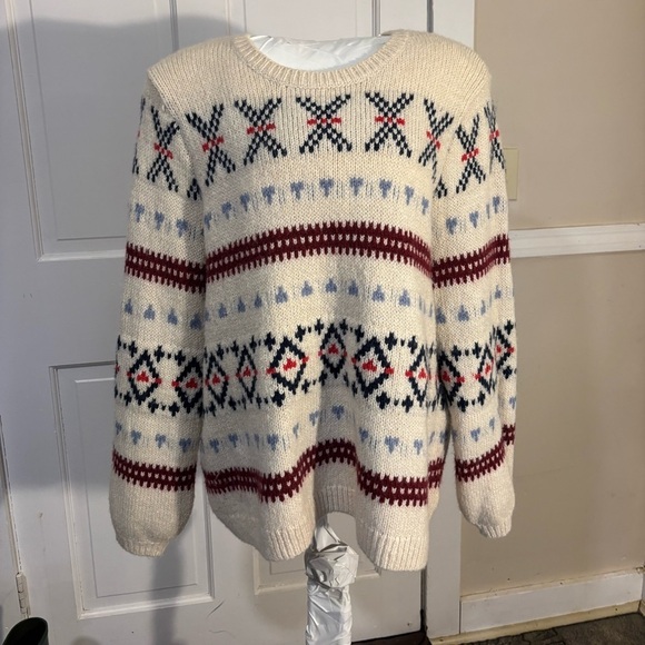 Old Navy SOFT Cream Patterned Sweater - Picture 1 of 4